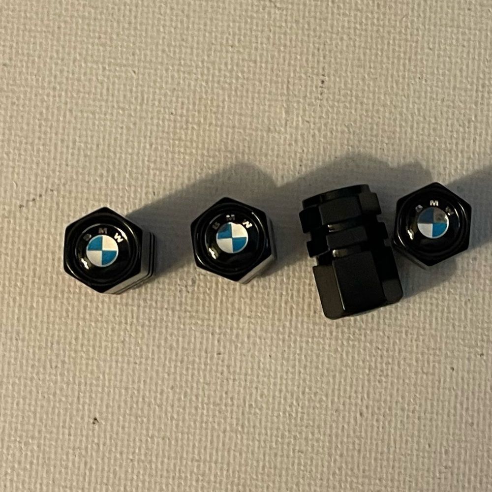 BMW Logo valve Stem caps in Black set of 4 NWT